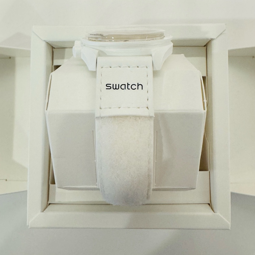 NIB OMEGA X Swatch Snoopy Mission to the Moonphase White - Picture 9 of 16